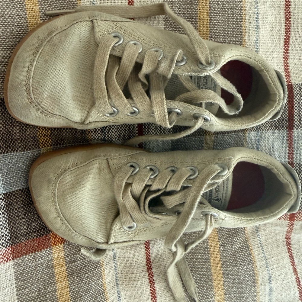 Unbranded Kids Canvas Lace-Up Sneakers in Light Beige size 10C